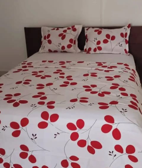 1 bedroom, bed sheets