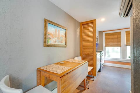 Dining Area | Dishware & Flatware Provided