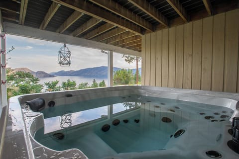 Indoor spa tub