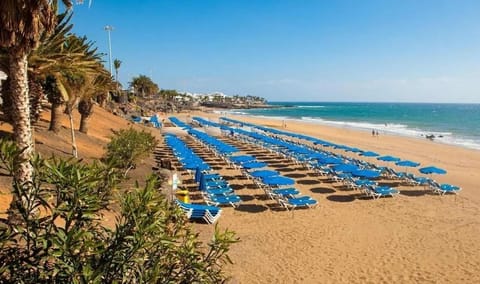 Beach nearby, sun loungers, beach towels