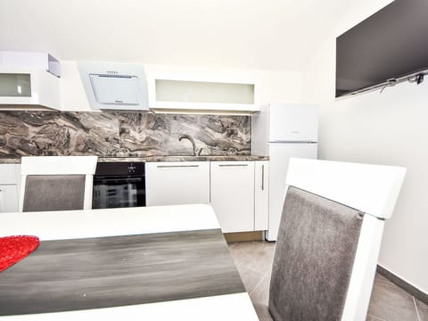 Property, Comfort, Cabinetry, Wood, Building, Lighting, Flooring, Floor, Living Room