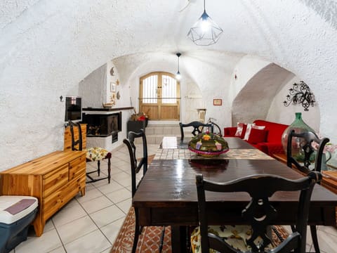 Table, Furniture, Couch, Building, Chair, Cabinetry, Interior Design, Wood, Floor, Kitchen & Dining Room Table