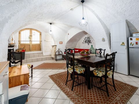 Table, Property, Furniture, Building, Cabinetry, Wood, Chair, Interior Design, Flooring, Kitchen