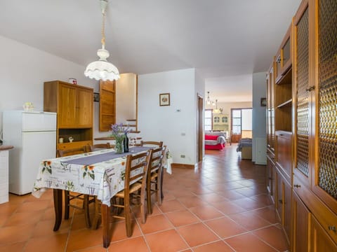 Furniture, Table, Cabinetry, Building, Wood, Lighting, Interior Design, Flooring, Floor, House