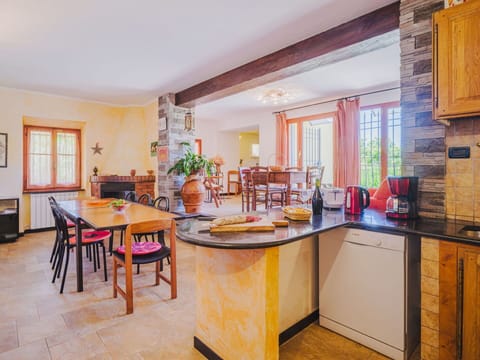 Cloud, Sky, Water, Daytime, Azure, Beach, Coastal And Oceanic Landforms, Natural Landscape, Horizon, Landscape