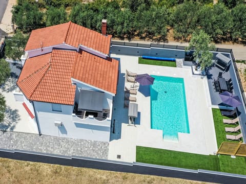 Swimming Pool, Residential Area, House, Home, Resort, Roof, Estate, Composite Material, Leisure, Eco Hotel