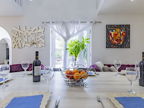 Table, Tableware, Furniture, Property, Building, Plant, Blue, Purple, Interior Design, Wood