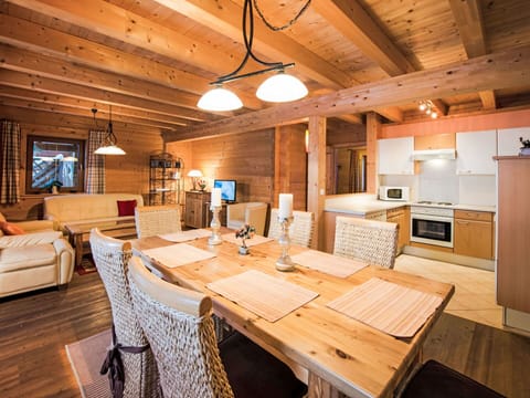 Sky, Water, Cloud, Plant, Mountain, Green, Nature, Fence, Natural Landscape, Tree