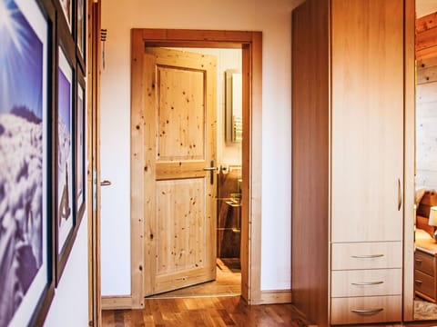 Table, Property, Building, Furniture, Water, Plant, Sky, Chair, Cloud, Seaside Resort