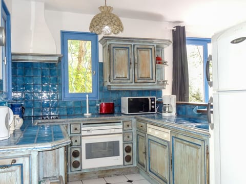 Sky, Snow, Mountain, Building, World, Slope, House, Natural Landscape, Freezing, Landscape