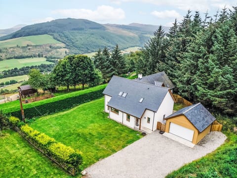 Sky, Snow, Mountain, Building, World, Slope, House, Natural Landscape, Freezing, Landscape