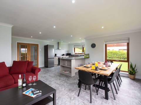 Sky, Snow, Mountain, Building, World, Slope, House, Natural Landscape, Freezing, Landscape