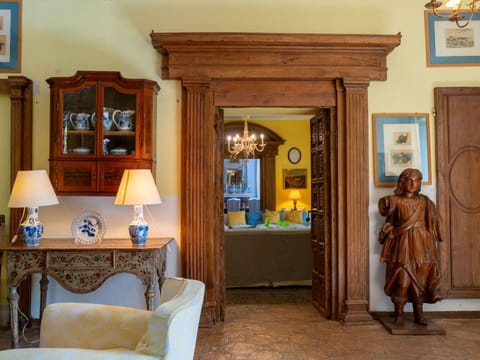 Picture Frame, Building, Wood, Interior Design, Table, Wall, Comfort, Door, Cabinetry, Drawer