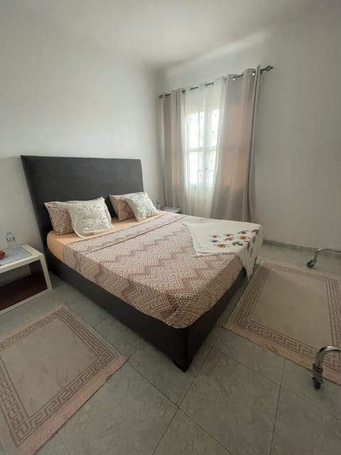 3 bedrooms, iron/ironing board, bed sheets