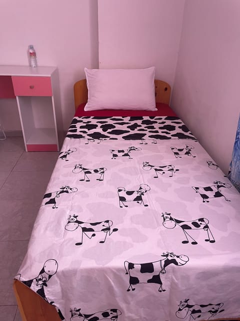 3 bedrooms, iron/ironing board, bed sheets