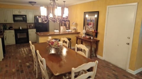 DINING/KITCHEN AREA - GARAGE DOOR ENTRY