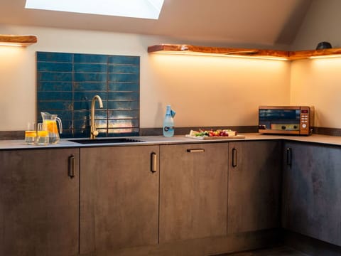 Water, Plant, Property, Sky, Swimming Pool, Azure, Building, Grass, Rectangle, Shade