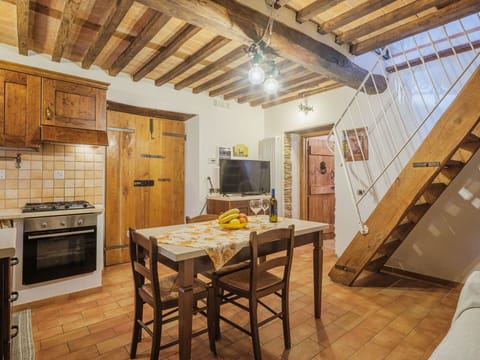 Furniture, Property, Cabinetry, Comfort, Window, Building, Mirror, Wood, Bed Frame, Bed