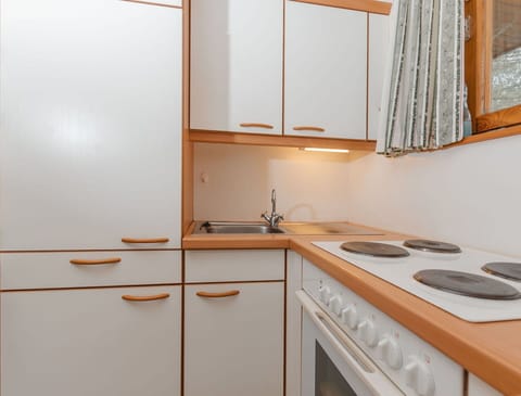 Cabinetry, Property, Countertop, White, Building, Wood, Interior Design, Sink, Kitchen