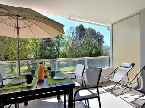 Table, Furniture, Property, Plant, Chair, Shade, Tableware, Interior Design, Outdoor Furniture, Sky