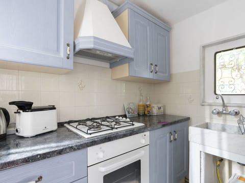 Cloud, Sky, Water, Daytime, Azure, Blue, Tree, Vegetation, Coastal And Oceanic Landforms, Mountain