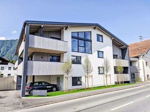 Sky, Building, Window, Property, Plant, Urban Design, House, Neighbourhood, Residential Area