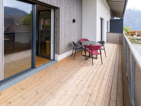 Water, Plant, Building, Sky, Property, Cloud, Swimming Pool, Azure, Window, House