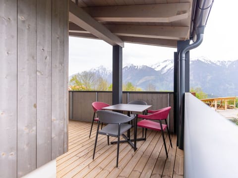 Water, Plant, Building, Sky, Property, Cloud, Swimming Pool, Azure, Window, House