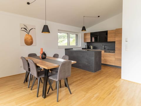 Water, Plant, Building, Sky, Property, Cloud, Swimming Pool, Azure, Window, House