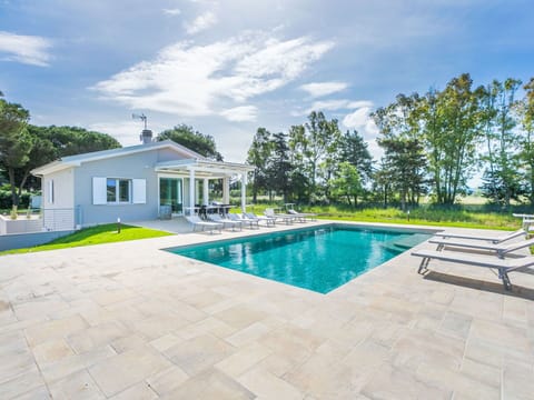 Sky, Cloud, Water, Property, Building, Plant, Swimming Pool, Azure, Tree, Rectangle