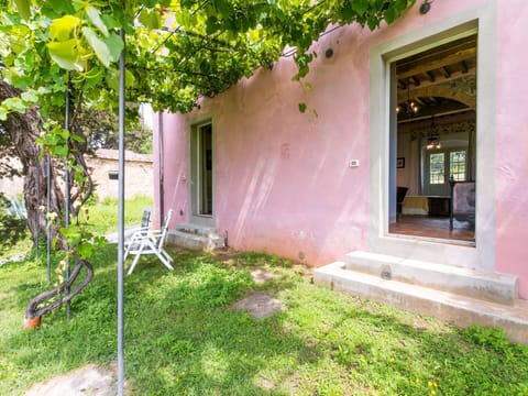 Water, Sky, Building, Plant, Property, Blue, Window, Azure, Swimming Pool, Tree