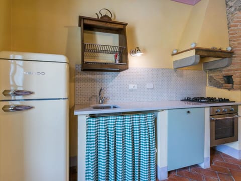 Water, Sky, Building, Plant, Property, Blue, Window, Azure, Swimming Pool, Tree