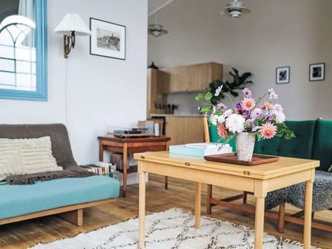 Table, Furniture, Flower, Property, Building, Couch, Blue, Picture Frame, Interior Design, House