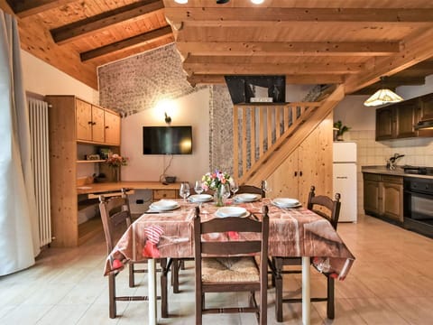 Table, Furniture, Property, Building, Chair, Wood, Interior Design, Floor, Flooring, Hardwood