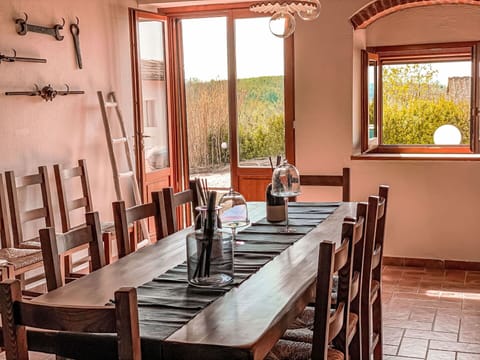 Table, Furniture, Window, Chair, Wood, Building, Interior Design, Tableware, Floor, Hardwood