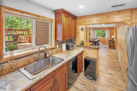 Beautiful fully stocked granite kitchen with gas stove