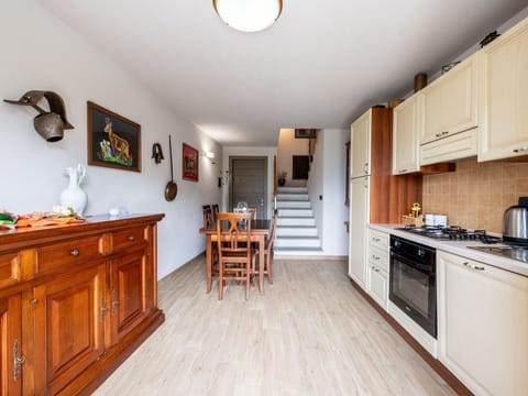 Food, Sky, Table, Tableware, Mountain, Cloud, Plant, Furniture, Green, Natural Landscape