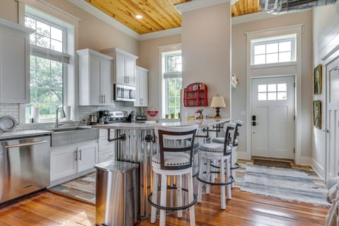 Kitchen | Drip Coffee Pot | Toaster | Blender