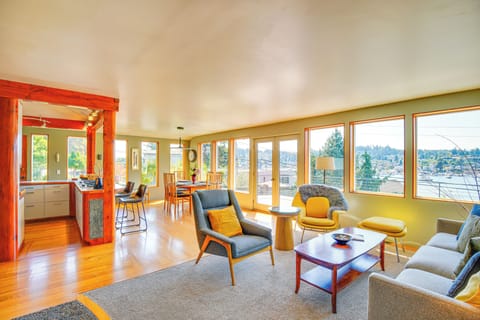 Living Room | Smart TV | Board Games & Books | 1st Floor