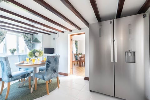 Breakfast Room for 4 plus Large Fridge Freezer