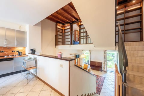 Common area (corridors, hall)