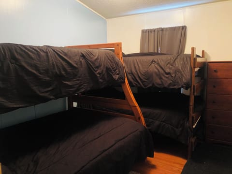 3 bedrooms, in-room safe, WiFi, bed sheets