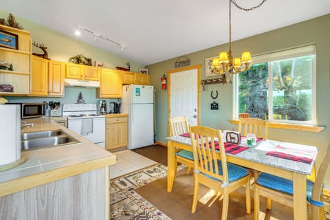 Kitchen | Cooking Basics | Drip & Keurig Coffee Makers | Upper Level