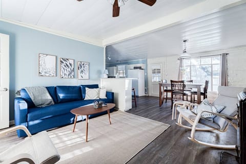 Unwind in our cozy living room with a glass of award-winning wine from Flat Creek Winery. Enjoy your favorite shows on the smart TV with Netflix streaming.