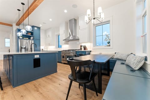 Banquette seats 4-6 guests