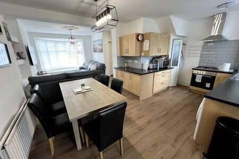 0ee33e02 414e 4dd2 ad84 047bfc45d8c7