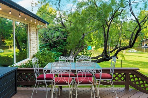 Outdoor dining with seating in the patio