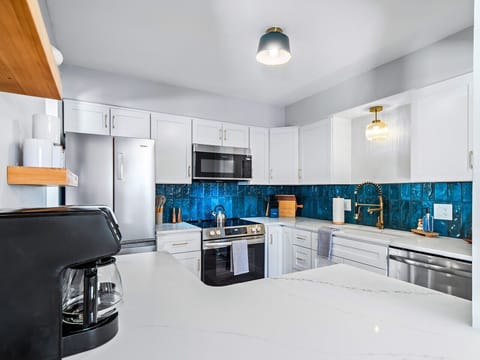 This kitchen is a dream! 🤩  So bright and airy, perfect for whipping up delicious meals.  #dreamkitchen