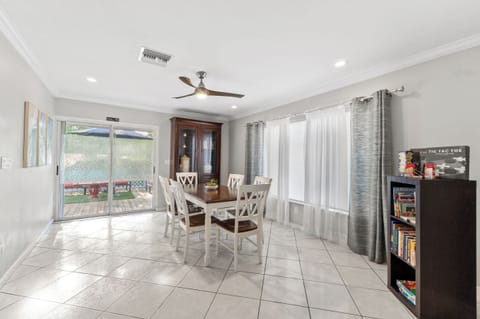 Dinning area with seating for 6, perfect for family meals and gatherings.