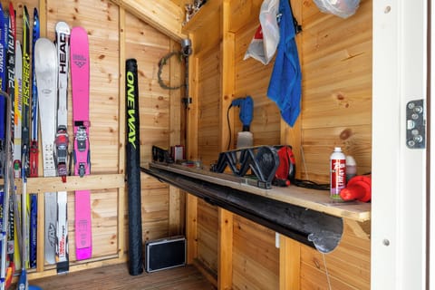 Ski care room